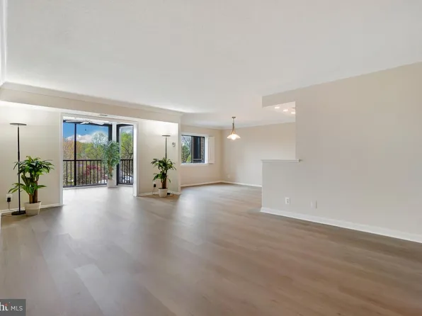 5902 Mount Eagle Dr APT 405, Alexandria, VA 22303
