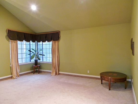 4th image of 415 Chimney Hill Dr
