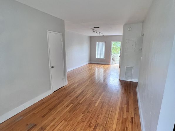 701 NE 16th Ave #10774801