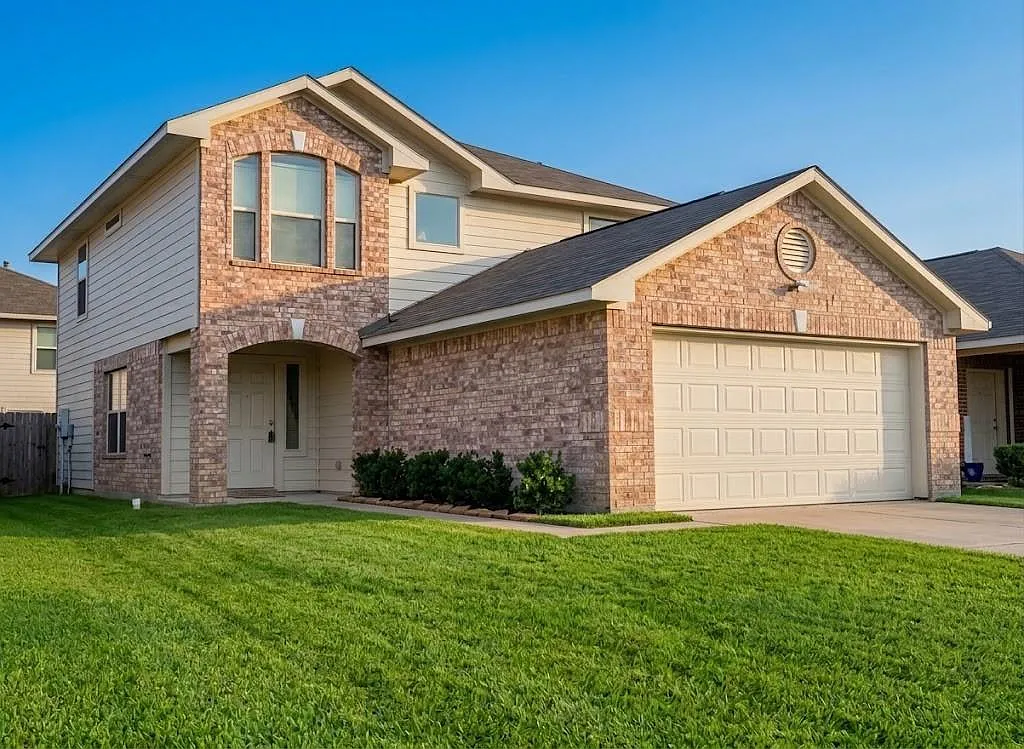 4 bed, 2.5 bath, 1913 sqft, $2,000 — Photo 1
