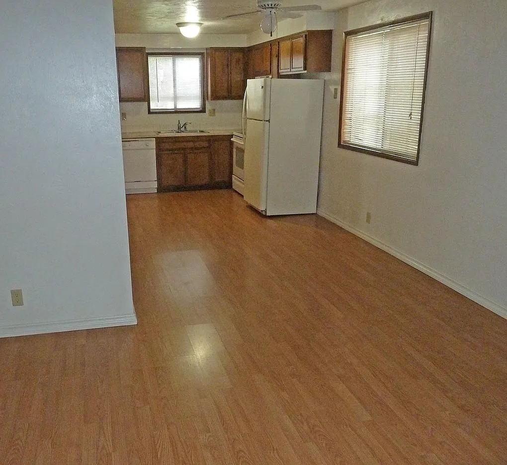 3 bed, 1.5 bath, 1300 sqft, $1,895 — Photo 4