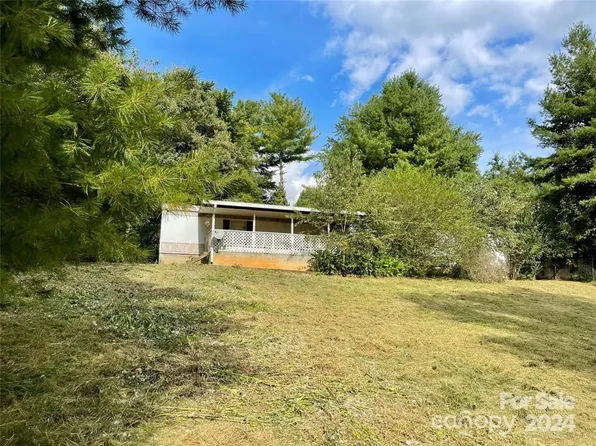 36 High Plains Dr, Hendersonville, NC 28739