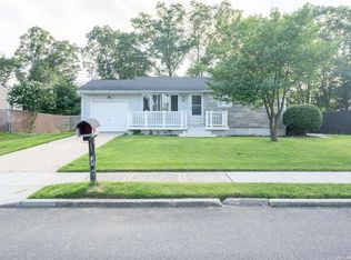 177 Stuyvesant Dr, Selden, NY 11784