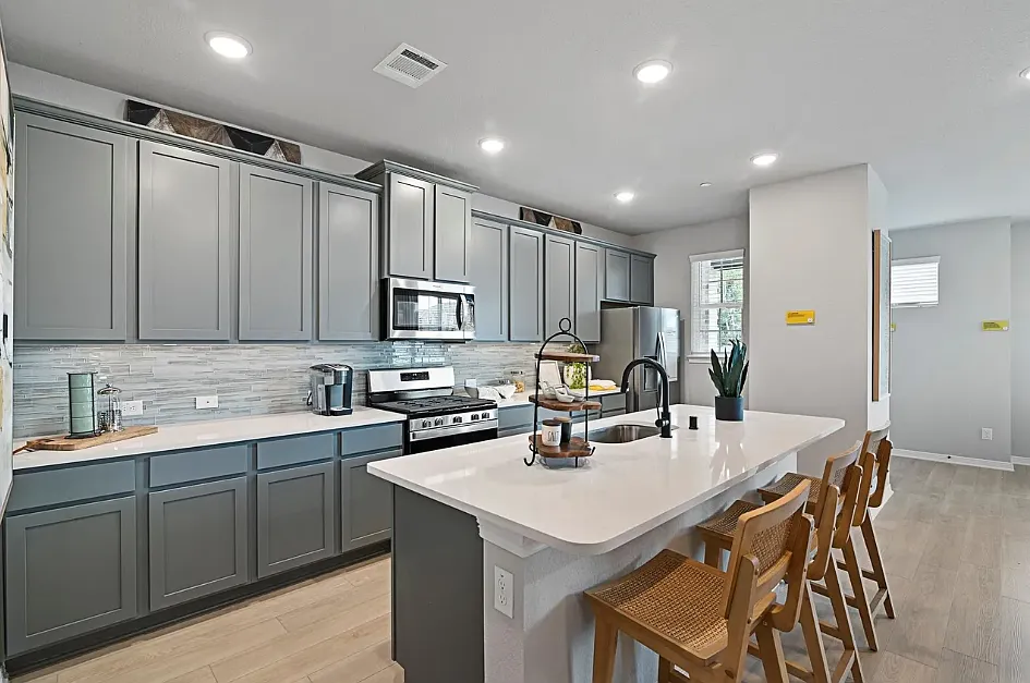 3 bed, 2.5 bath, 1810 sqft, $2,450 — Photo 3