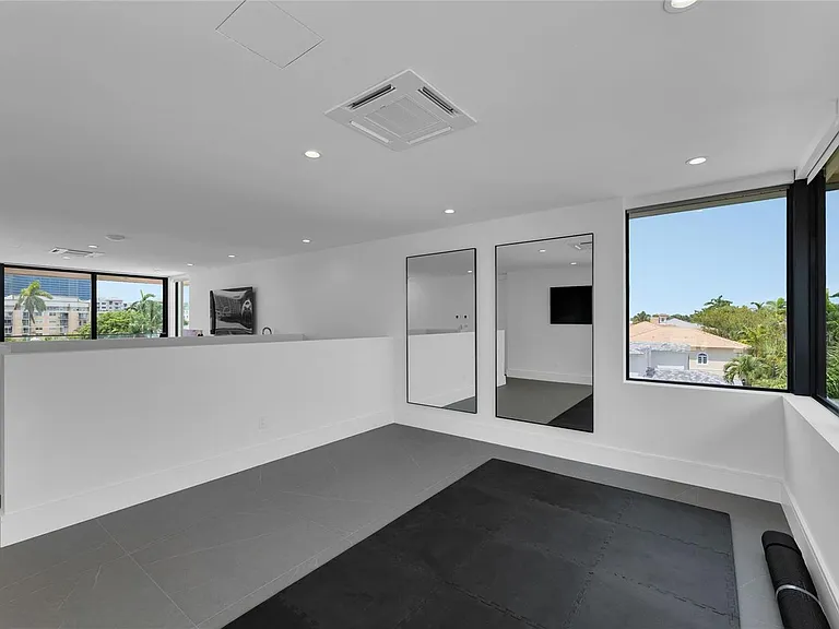 1730 SE 13th St — Photo 33