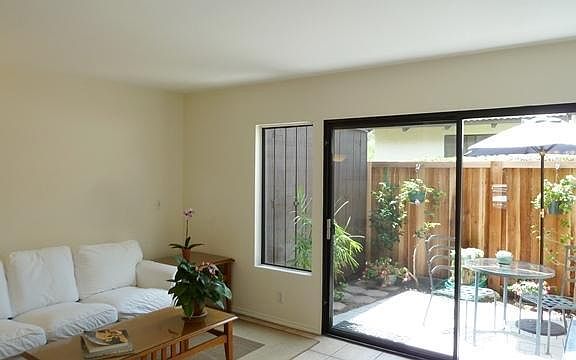 5th image of 858 Highland Dr Unit 4