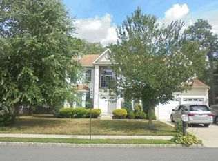 4 Weeping Willow Cir, Egg Harbor Township, NJ 08234
