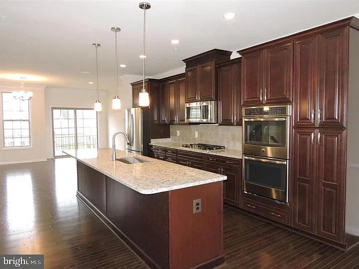 4 bed, 6.0 bath, 2880 sqft, $4,000 — Photo 2