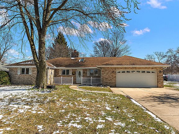 2nd image of 115 Center Rd