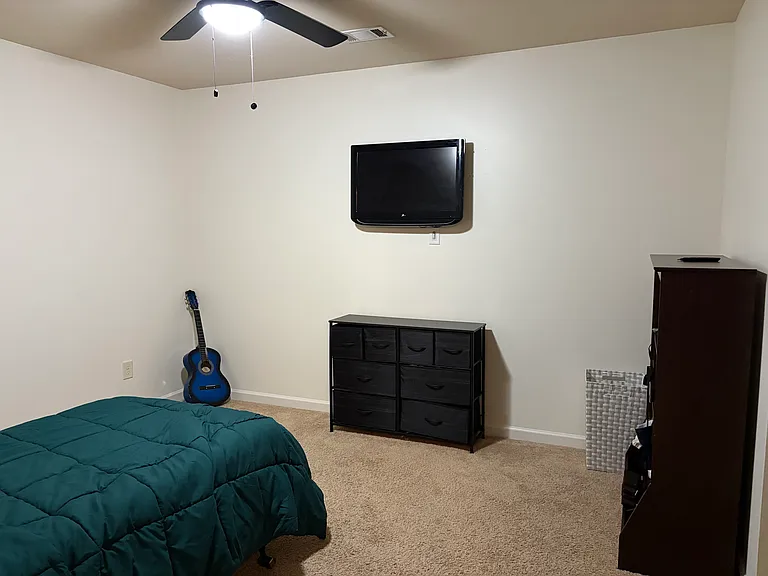 Secondary bedroom