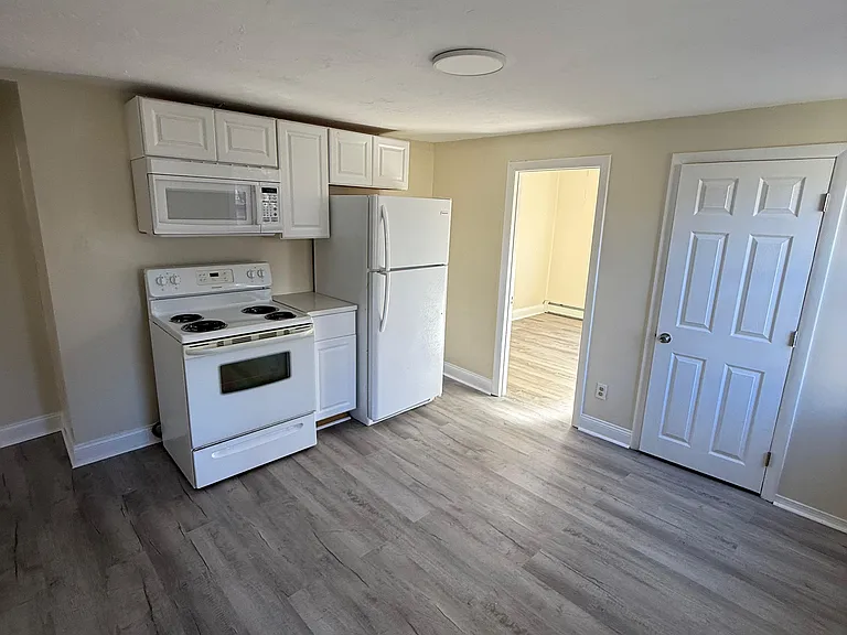 689 Main St #1N — Photo 3