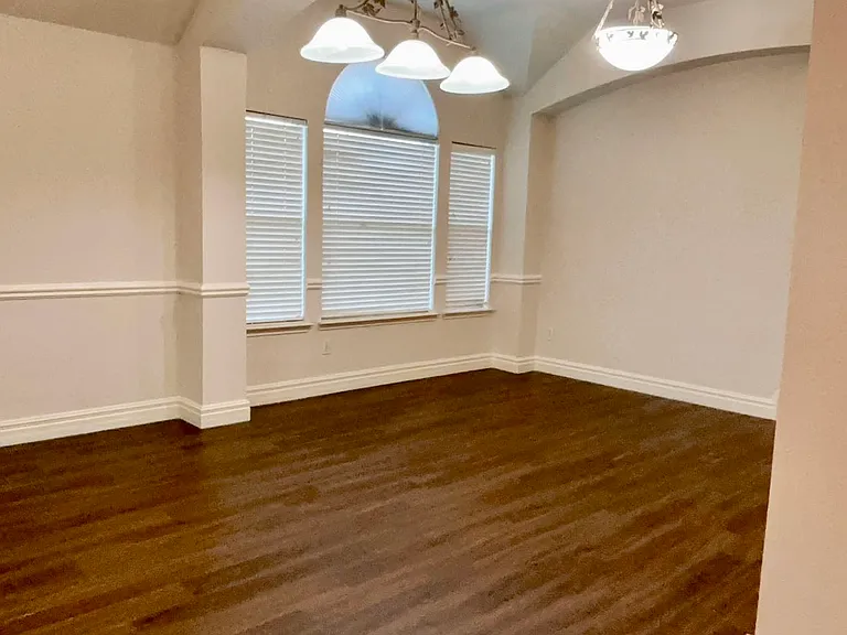 10305 Cecile Dr — Photo 17