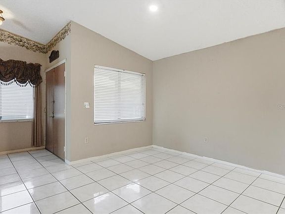5th image of 842 Rockingham Rd