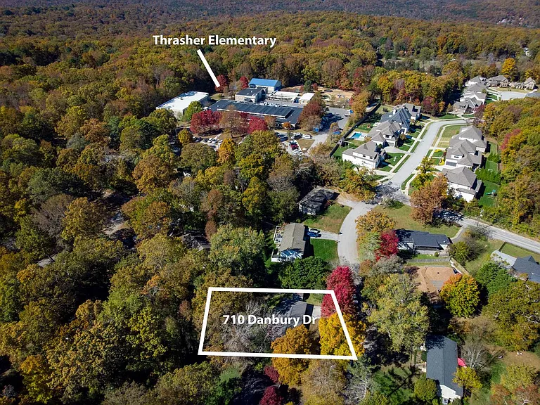 710 Danbury Dr — Photo 19