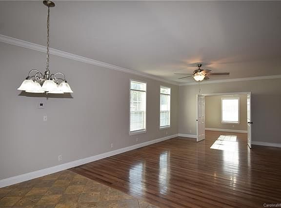 5th image of 160 Roger Dr