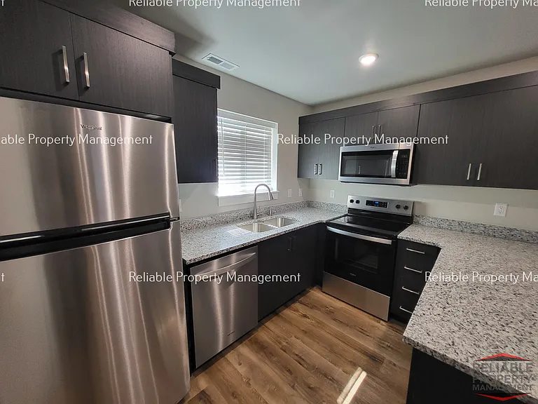 1610 Hannah Ln — Photo 2