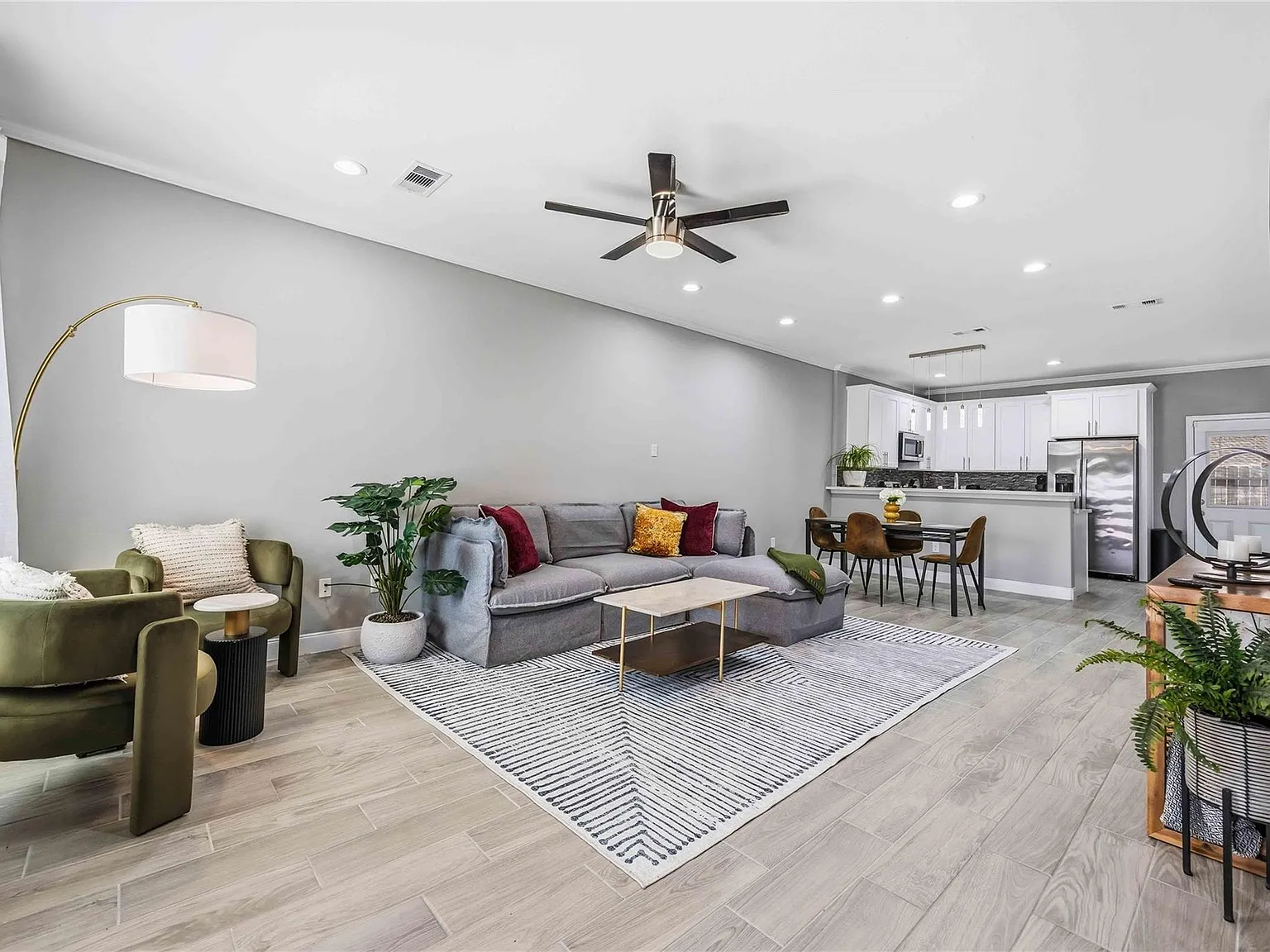 2 bed, 2.5 bath, 2724 sqft, $2,350 — Photo 3