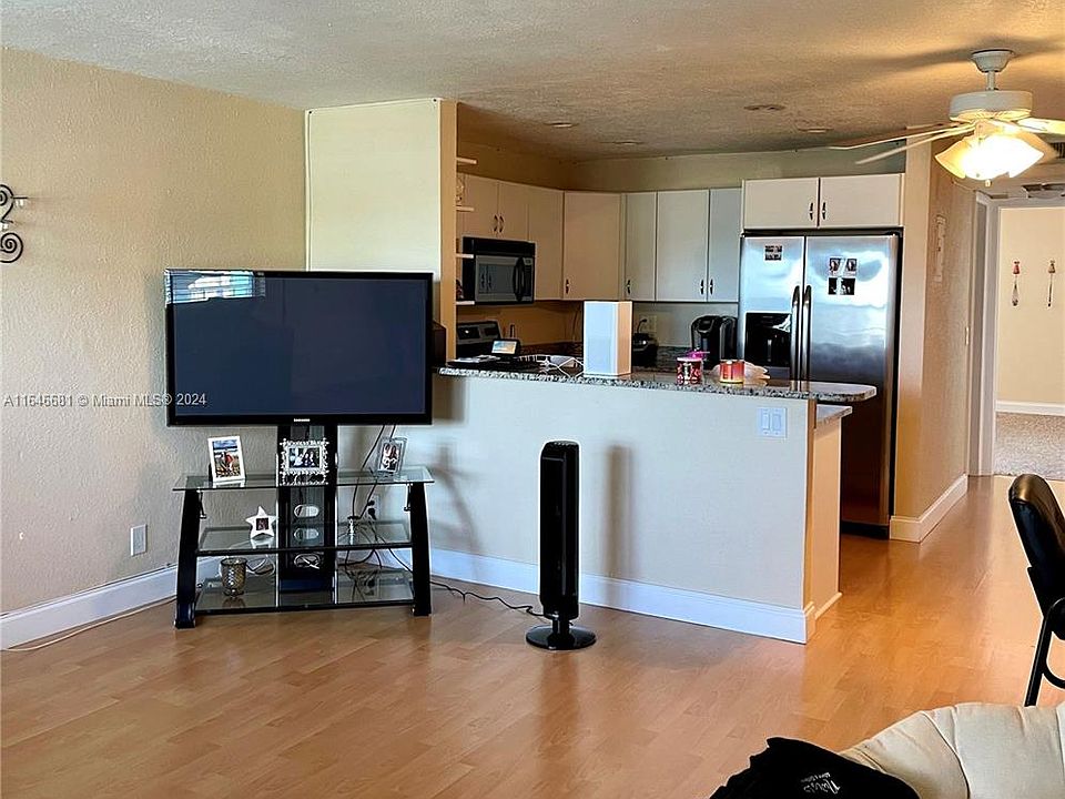 1st image of 2715 NE 49th St #20