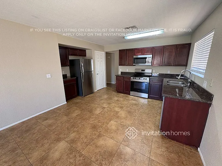 4709 N 84th Dr — Photo 5
