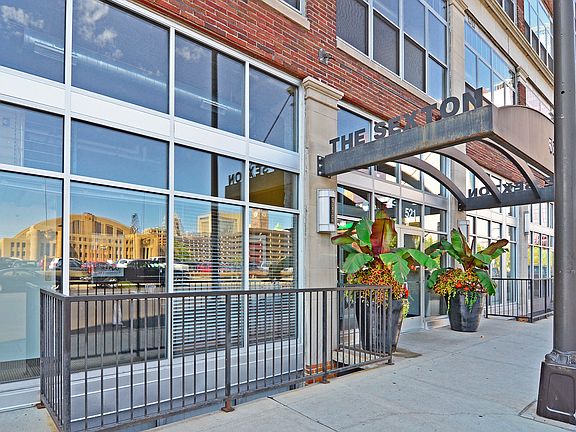 3rd image of 521 7th St S #411