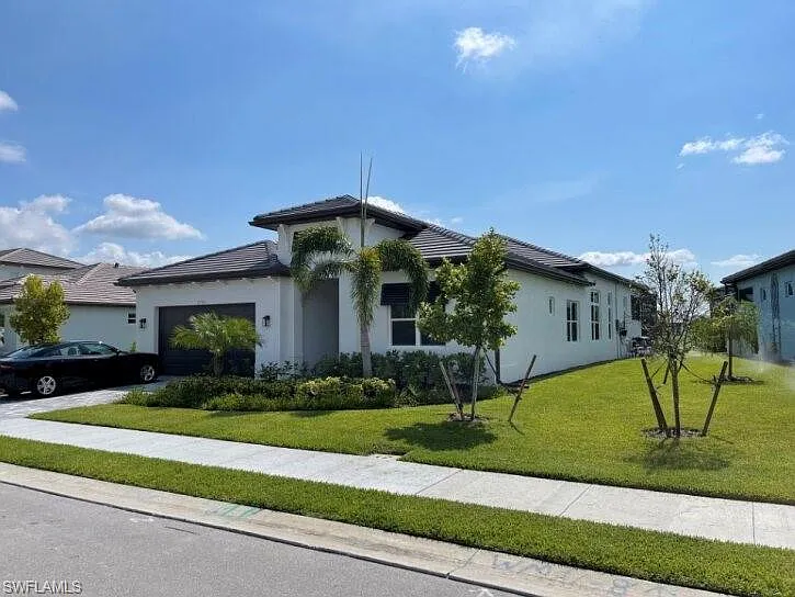 3 bed, 3.5 bath, 2619 sqft, $6,000 — Photo 1