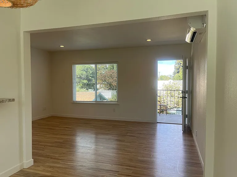 656 Walnut St — Photo 5