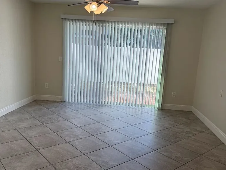 5150 SE 103rd Ln #4 — Photo 3