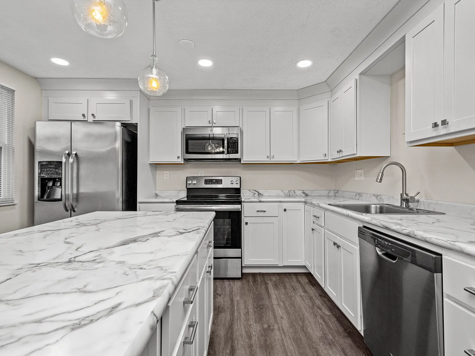 3 bed, 2.5 bath, 1332 sqft, $1,995 — Photo 1