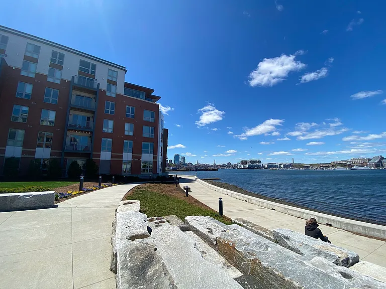 139 Border St #2B — Photo 16