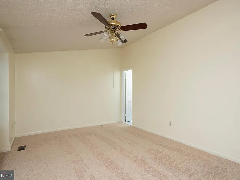 7624 Mandan Rd — Photo 10