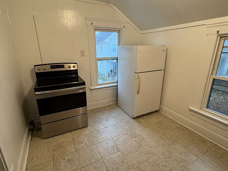489 Sumner St — Photo 11
