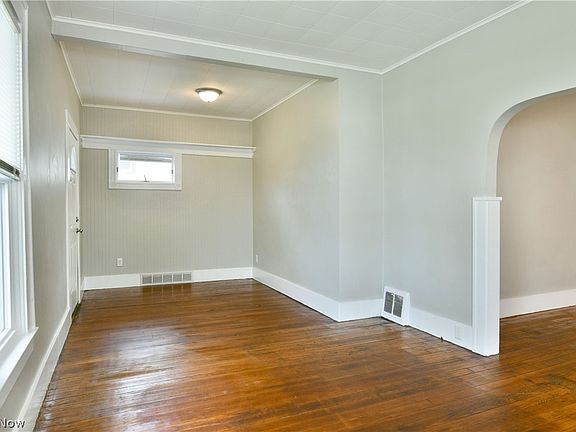 4th image of 17 E Prospect St