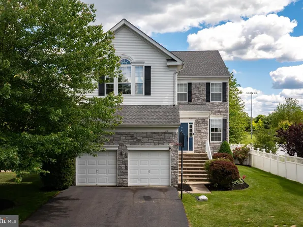 10 Jasper Dr, Columbus, NJ 08022