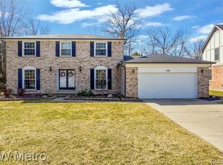 1722 Snowden Cir, Rochester Hills, MI 48306