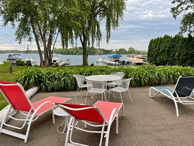 4562 Lake Ave — Photo 15