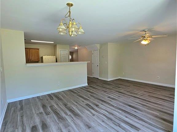 5th image of 1020 Maple Valley Ct