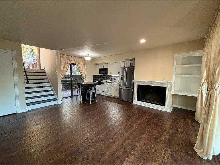 225 Holly Hill Cir #E118 — Photo 6