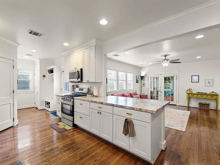 817 Gale St — Photo 15