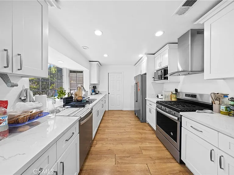 17612 Webster Ave — Photo 7
