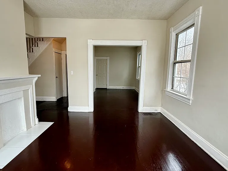 3517 Hudson Ave — Photo 4