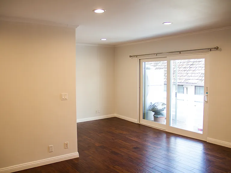 808 2nd St #8 — Photo 2