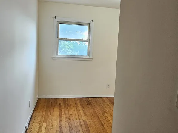 502 Avenue East image 19 of 28