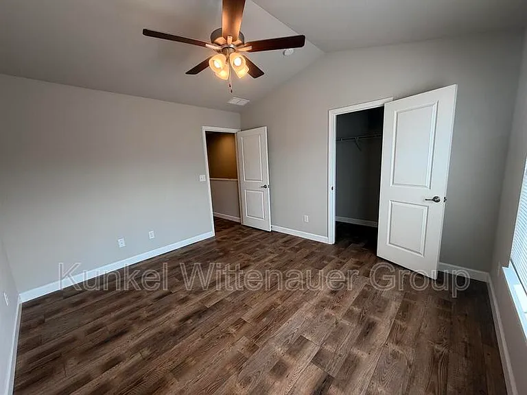 8401 Allied Way — Photo 15
