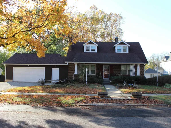 311 Iowa Ave, Holton, KS 66436