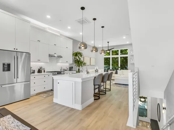 1704 20th St, Sacramento, CA 95811