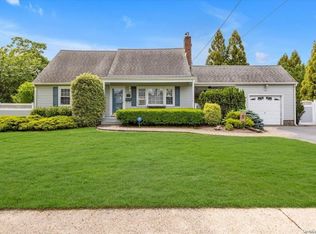 84 Maple St, Blue Point, NY 11715