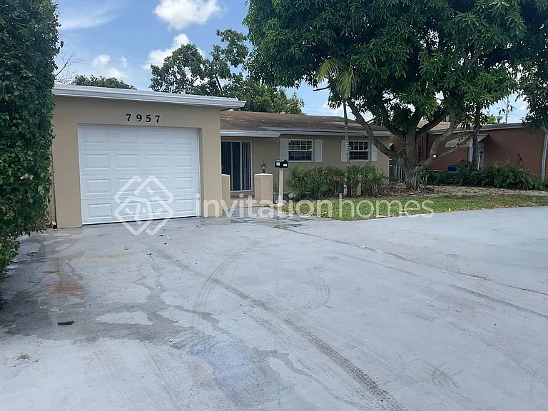 7957 Normandy St — Photo 1