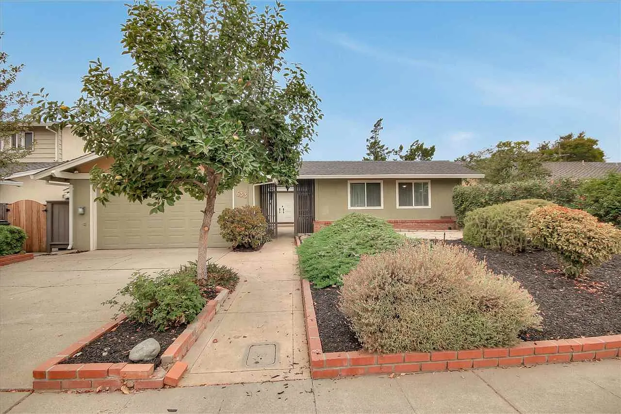 633 Catalina Dr photo 1
