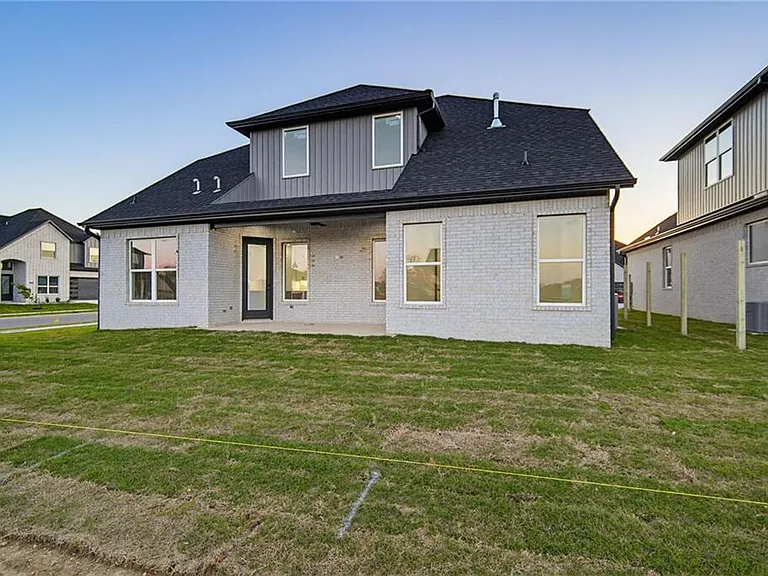 431 Hedge Dr — Photo 29