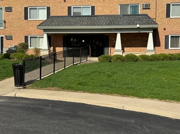580 Lawrence Ave APT 113, Roselle, IL 60172